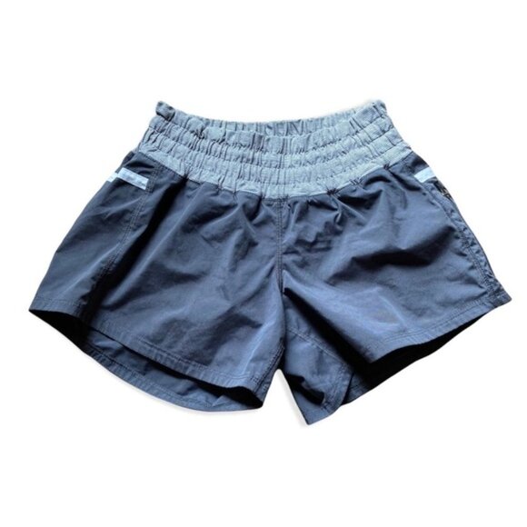 Lululemon Tracker Short II *2-way Stretch size 2 - Picture 4 of 10